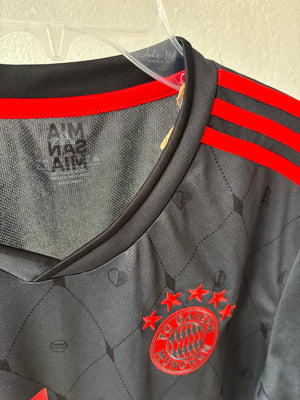 Bayern Munich 2023 Adidas Visitante Grande